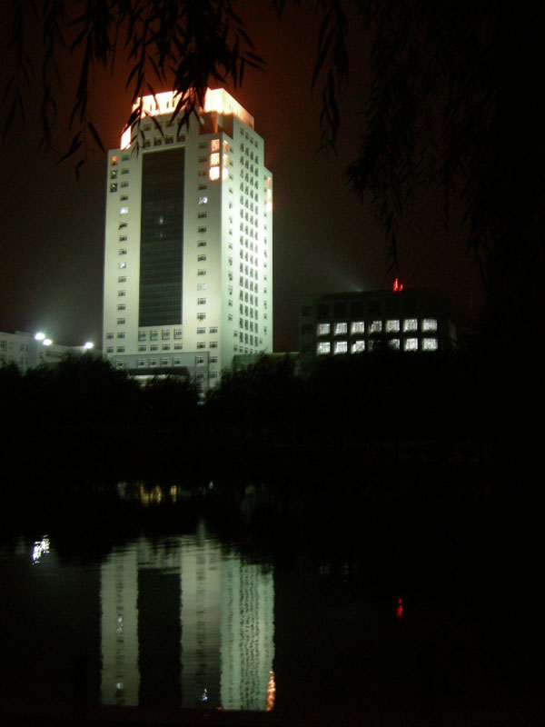 燕大夜景 摄影 自然之韵