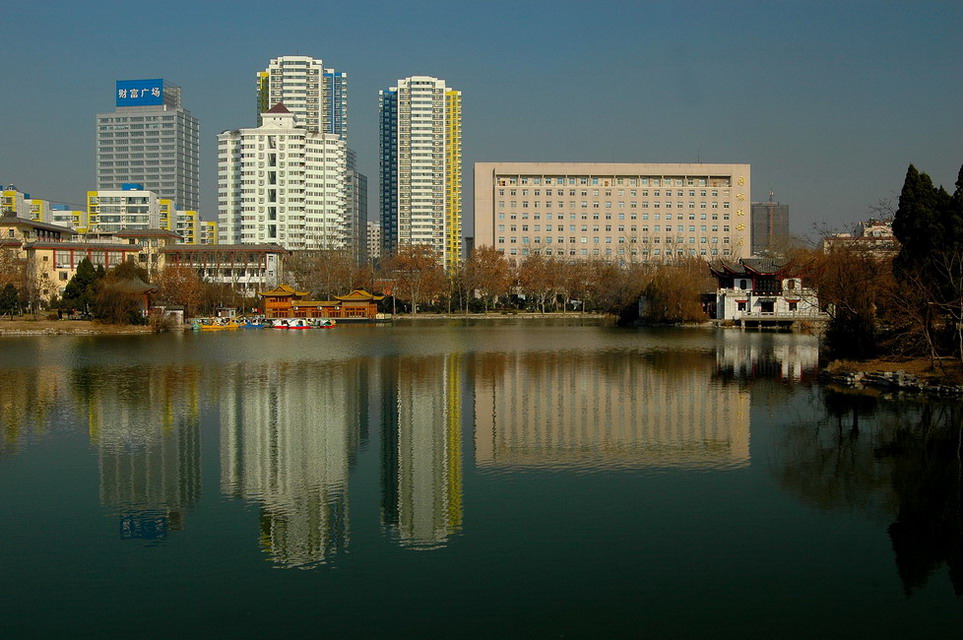 冬日的城市 摄影 正午泳客