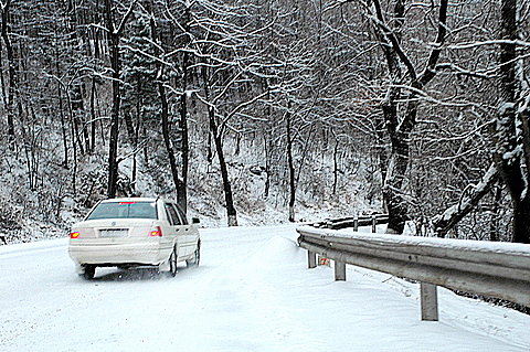 初雪 摄影 踏青山