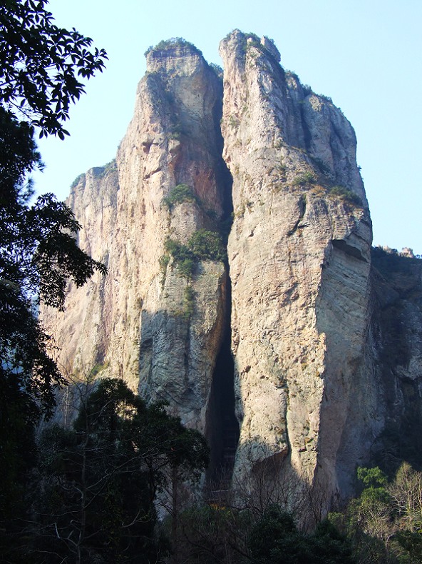 合掌峰；  观音洞； 摄影 蓦回首