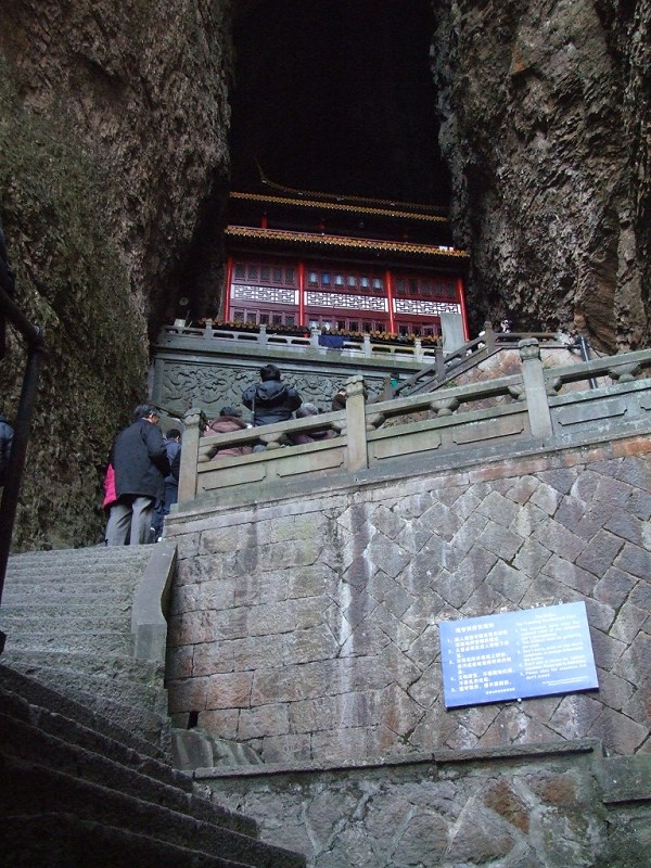 建在观音洞内的寺院！ 摄影 蓦回首