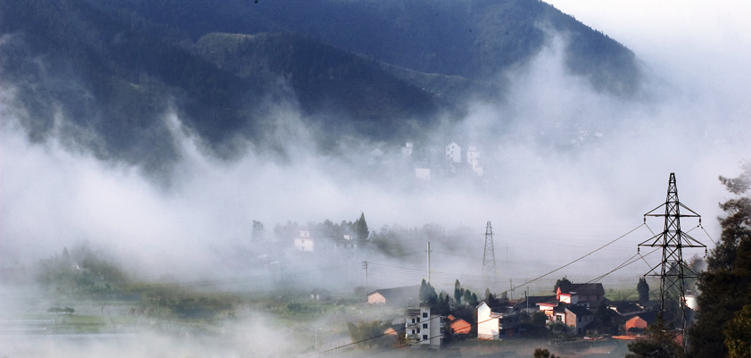 雾漫山村 摄影 阿也0