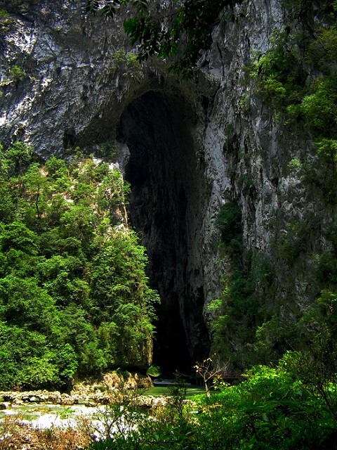 贵州行－13 大七孔景区风光 远观天生桥洞口 摄影 春流漱玉