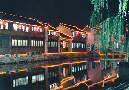 护城河边夜景 摄影 新湛蓝天空