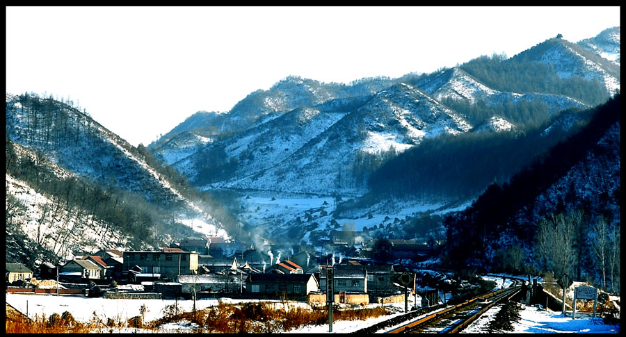 铁路进山村 摄影 行客