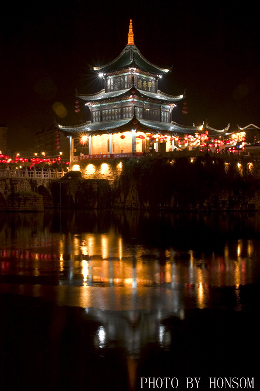 贵阳<甲秀楼>夜景 摄影 鸿迅