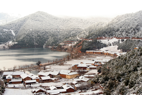 雪后山村 摄影 雨田