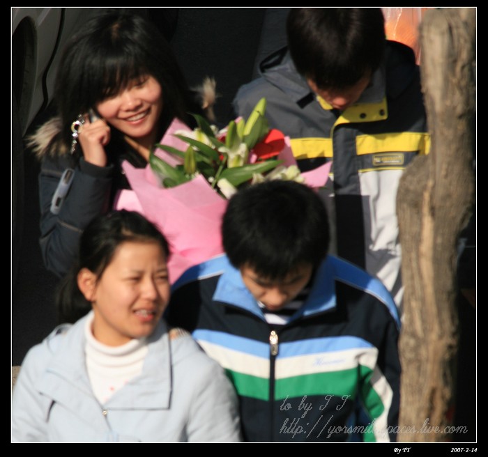 情人节_男生你为何低头 摄影 TT之用心若镜