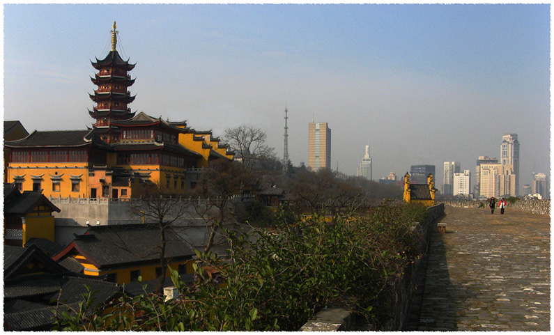 明城墙旁的鸡鸣寺 摄影 台城松