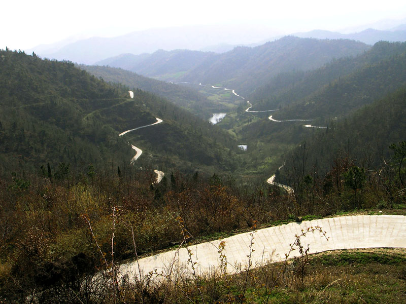 山村"金光大道" 摄影 厨师解围腰