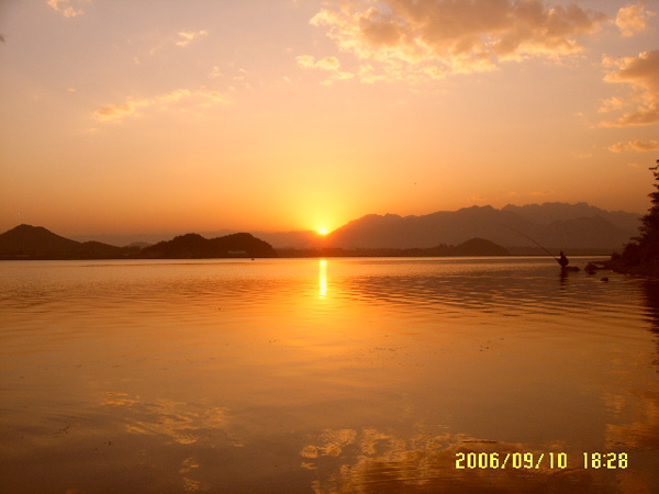 十三陵水库夕照图 摄影 秋雨清茶