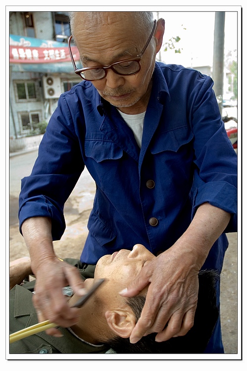 剃胡子 摄影 肥狸乖乖