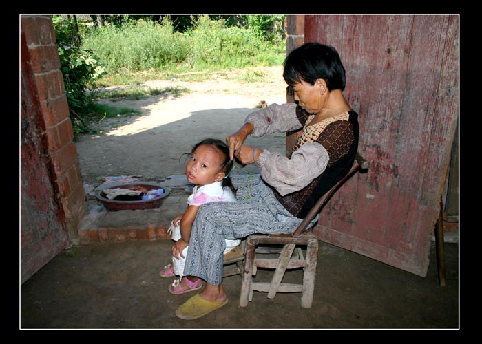 母亲和外甥女 摄影 草民老色