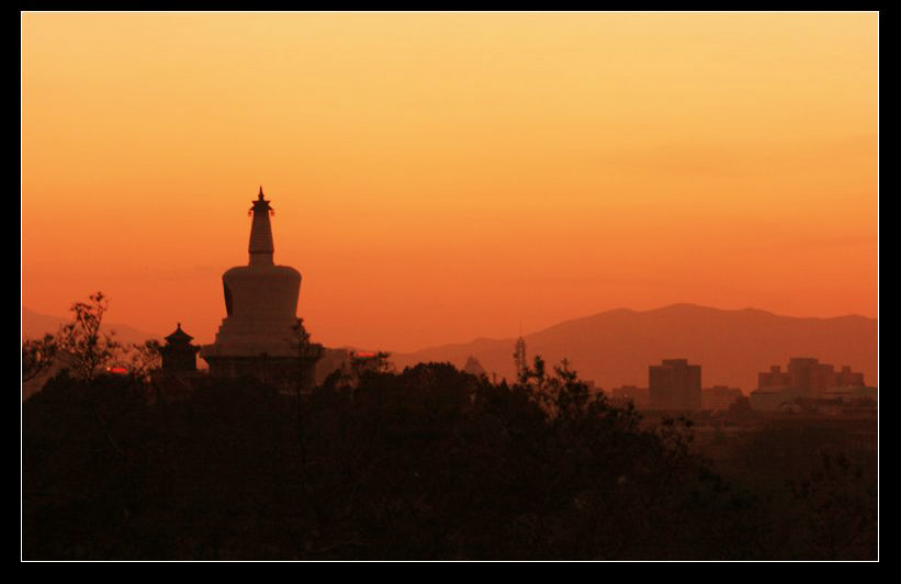 夕阳白塔 摄影 静沁