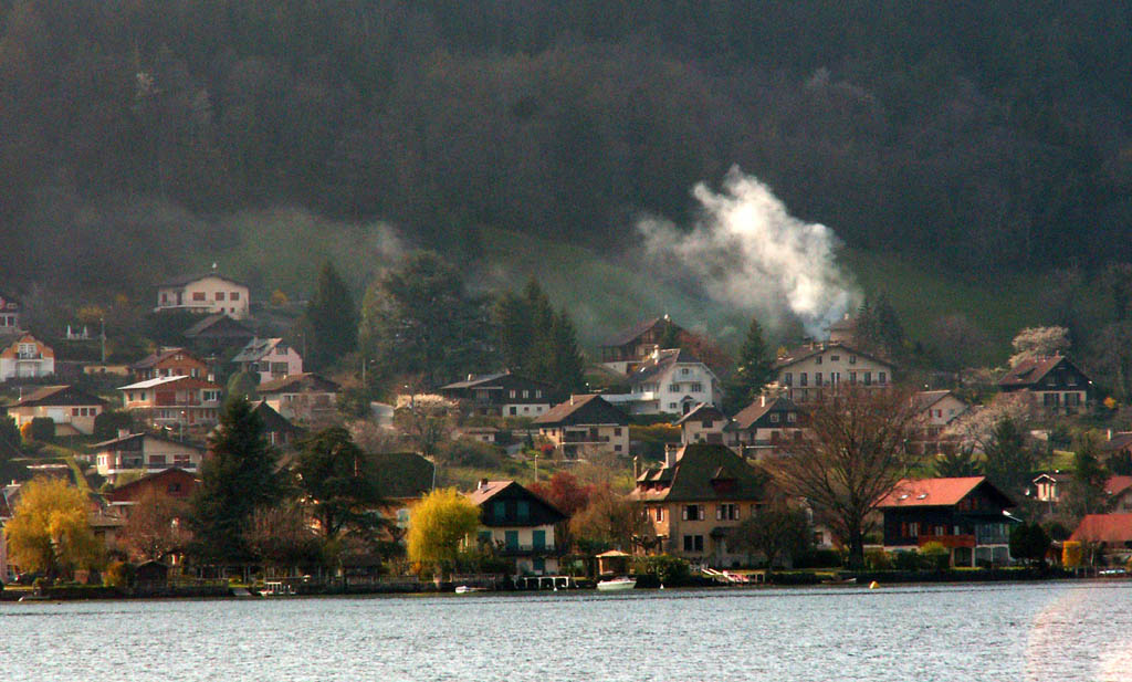 湖边炊烟？(法国ANNECY) 摄影 weikang