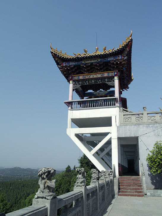 遂宁灵泉寺 摄影 撒落的秋叶