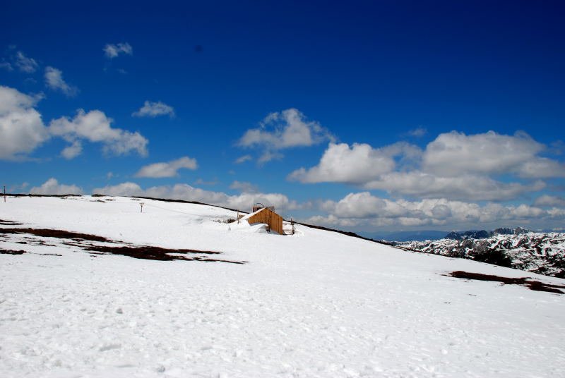 蓝月谷石卡雪山的木屋 摄影 牧归歌声