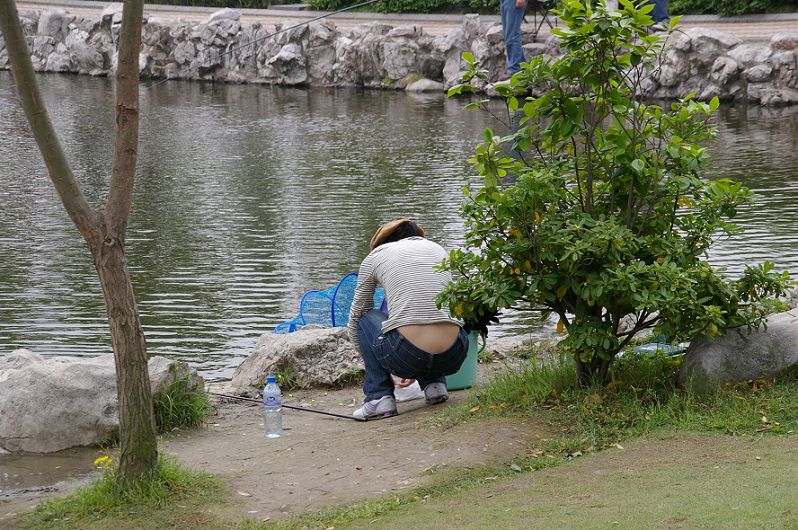 小姑娘也在钓鱼休闲 摄影 一路