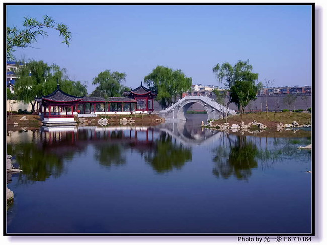 护 城 河 小 景       (翠园) 摄影 光一影