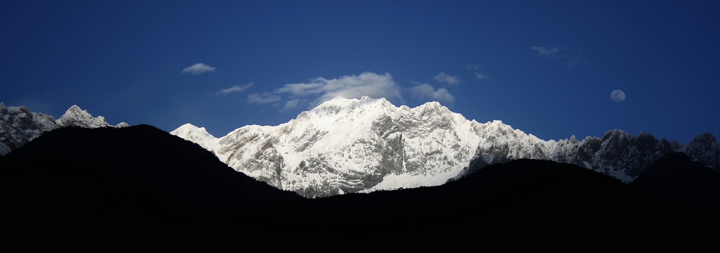 月上玉龙雪山 摄影 布面鞋