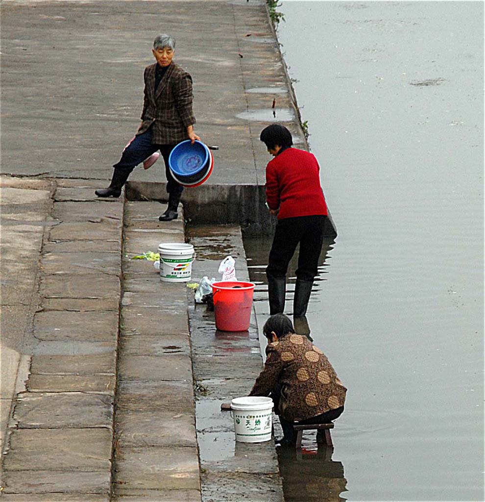 河边洗东西 摄影 一叶