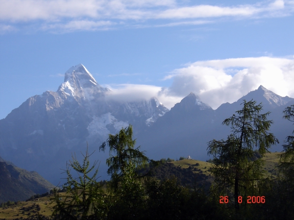 远眺四姑娘山 摄影 郁晔