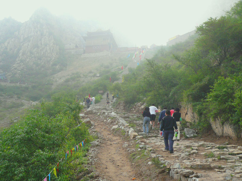 雾中的神庙 摄影 泥河湾