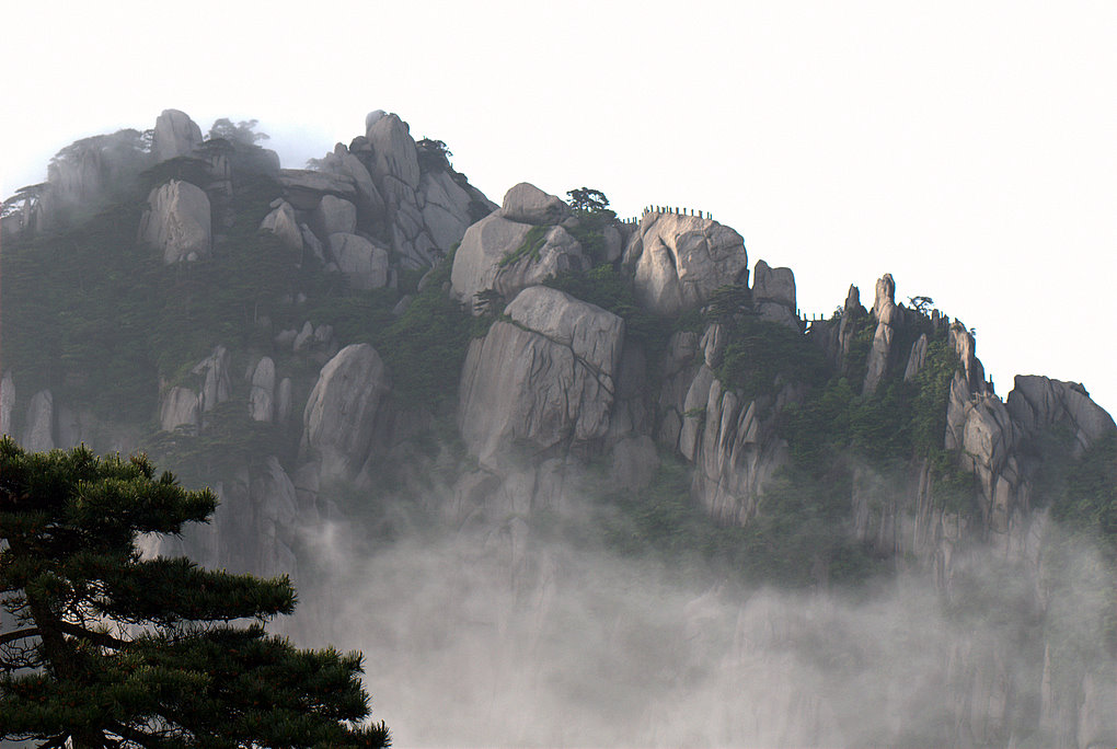 云雾缭绕天都峰--黄山（4） 摄影 gdsgliguang