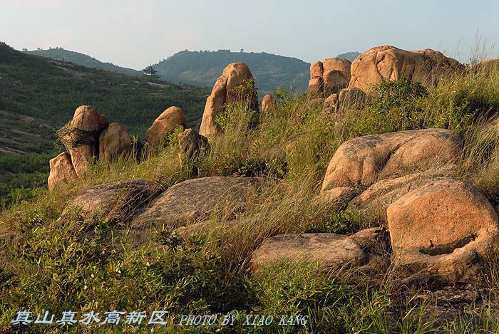 巨石危岩似鬼工 摄影 苏州山山山