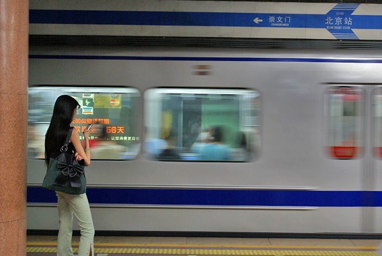 站台上 摄影 春雨惊春