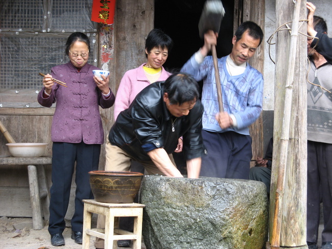 浙南有个岩背村（11）：舂麻糍 摄影 平平村夫