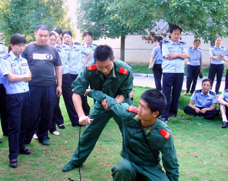 岗位练兵系列----警绳使用示范 摄影 一片红叶