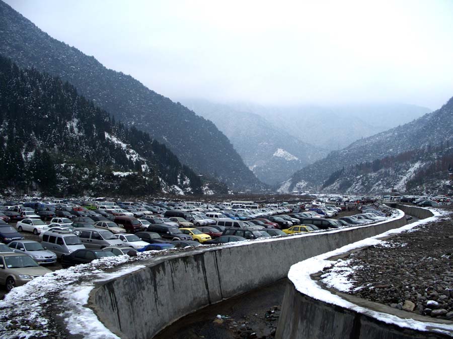 景区停车场 摄影 歌手