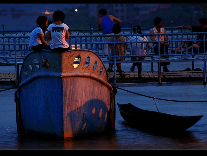 夜憩浮桥 摄影 红梅