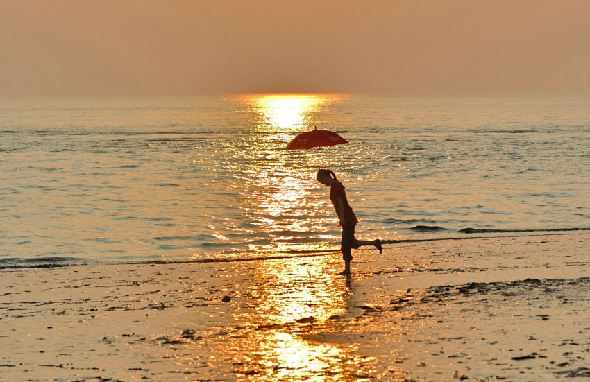 <踏浪舞夕阳> 摄影 Robbin