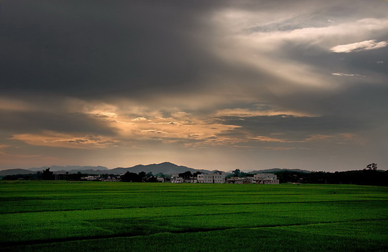 山雨欲来风满楼 摄影 天海朗心