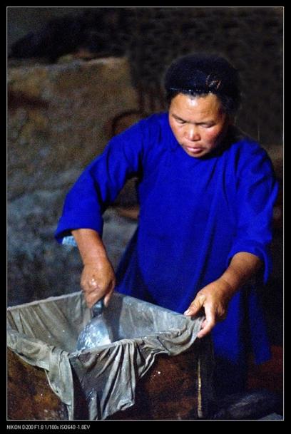 荔波印象——做豆腐的水族妇女 摄影 燕山老狼