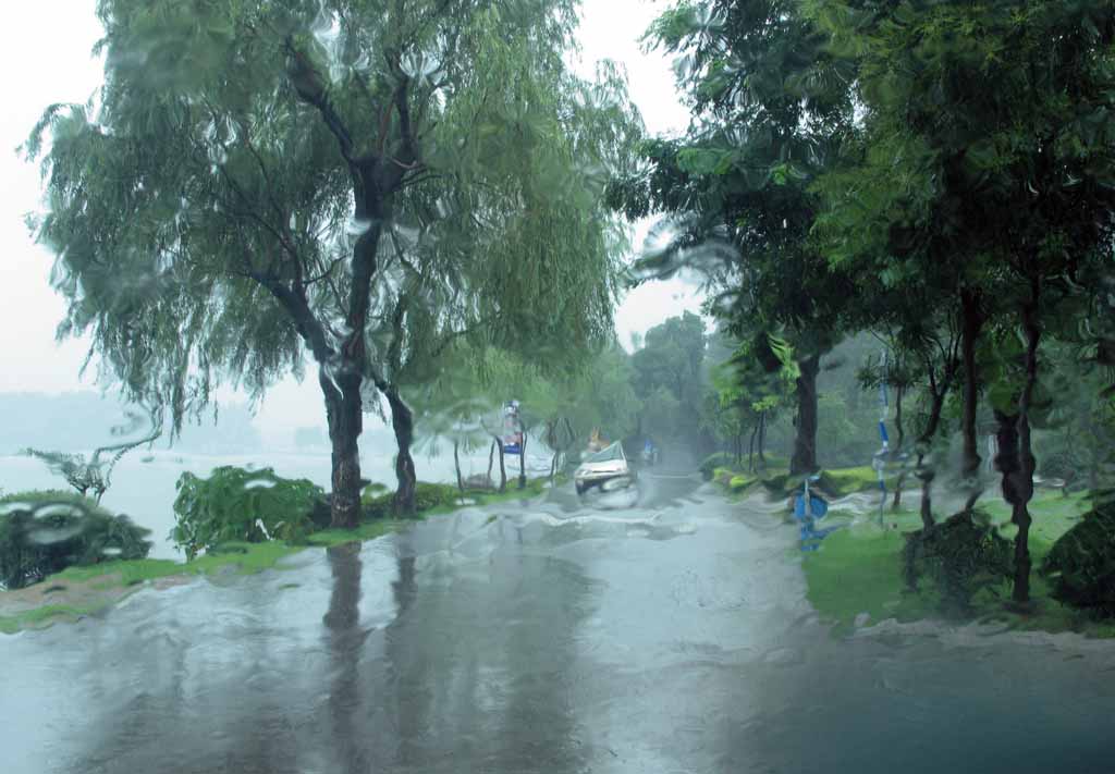 车窗外的雨景 摄影 有无