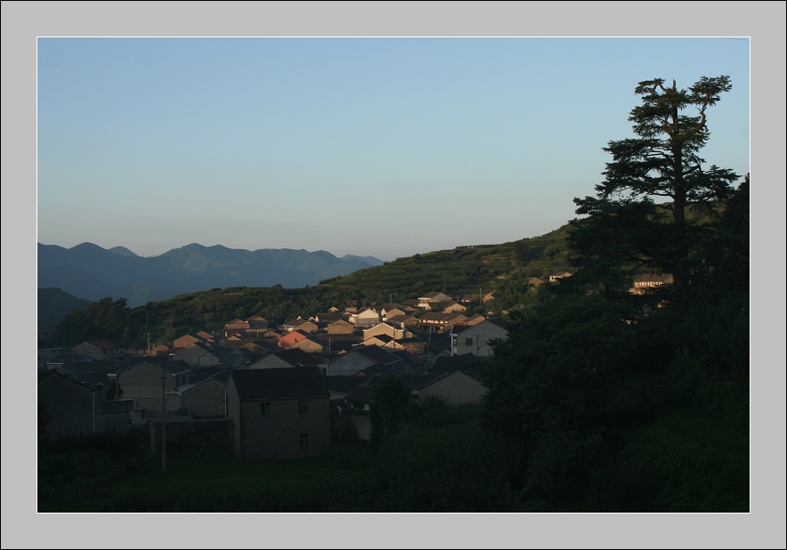 《山村的早晨》 摄影 龙兰草