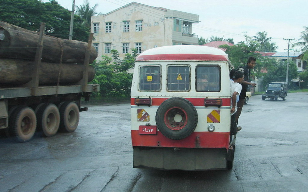 行驶中的公交车 摄影 heeee