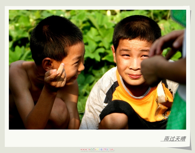 你看,那个小妹妹来了. 摄影 雨过天晴