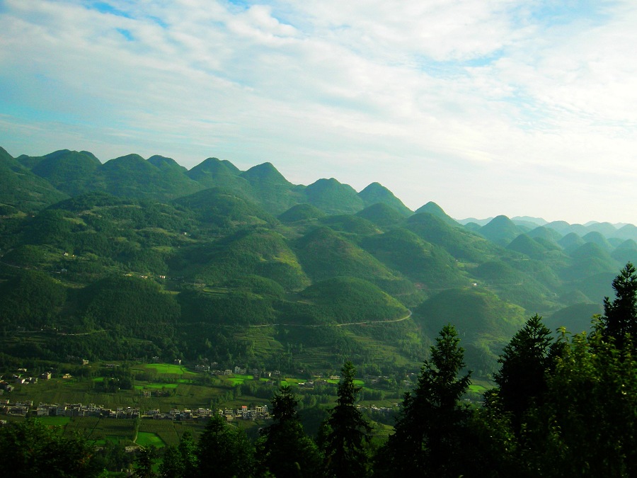 小镇山峦 摄影 欣喾