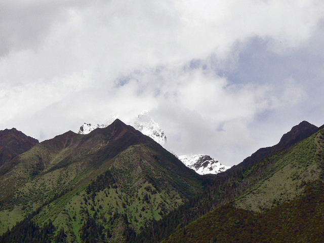 山外有山 摄影 厚地天高