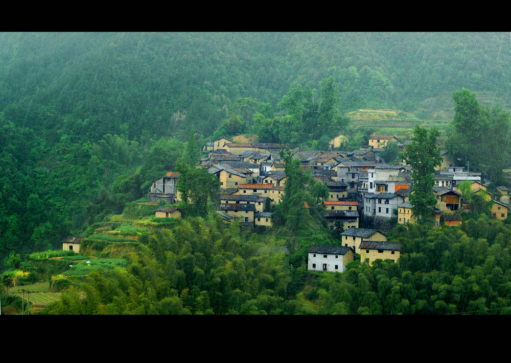 雨中山村 摄影 阿左