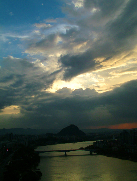 城市上空 摄影 流云青山