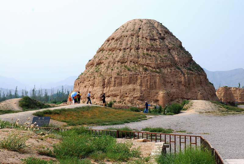 西夏王陵-------三号陵墓（正侧面） 摄影 ZUZI