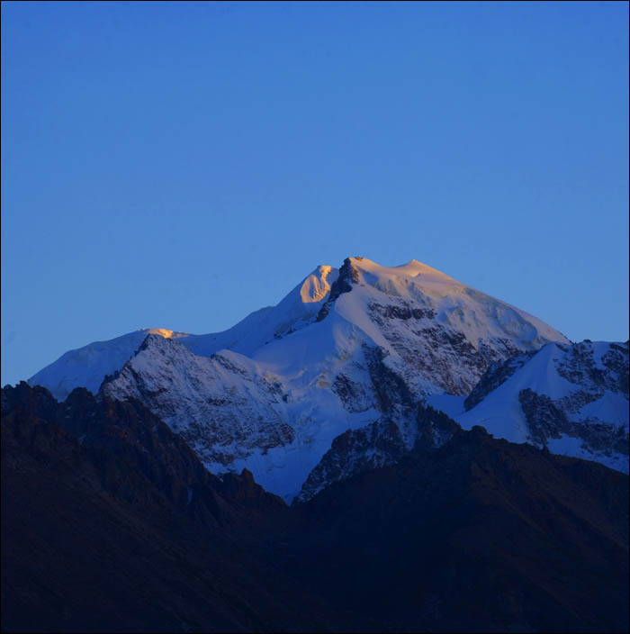 六月雪山 摄影 黄土地