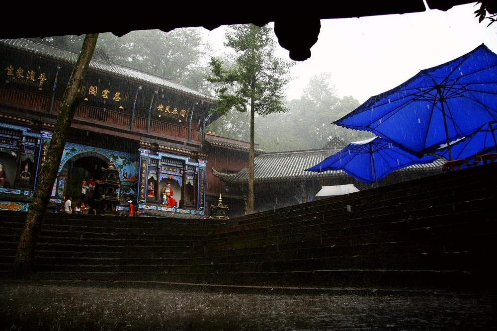 山雨青城 摄影 叶公好摄