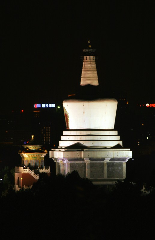 夜幕下的北海白塔 摄影 wenqing