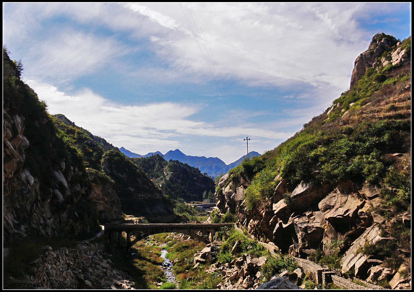 大山与人工渠 摄影 瑰宝